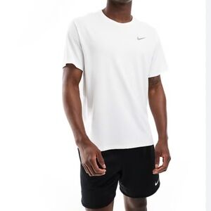 NIKE Dri-FIT UV Miler Men's
Short-Sleeve Running T Shirt Fitted White SZ XL EUC